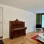 Beautiful Park Apartment For 4 Guests